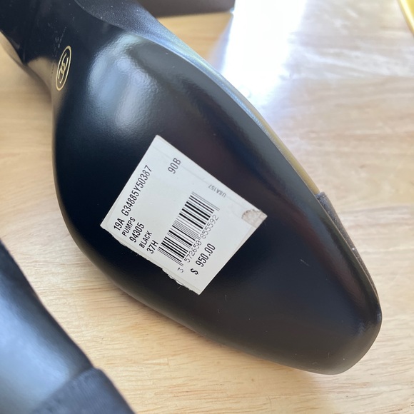 New CHANEL Black Cap Toe Pumps - Picture 8 of 9